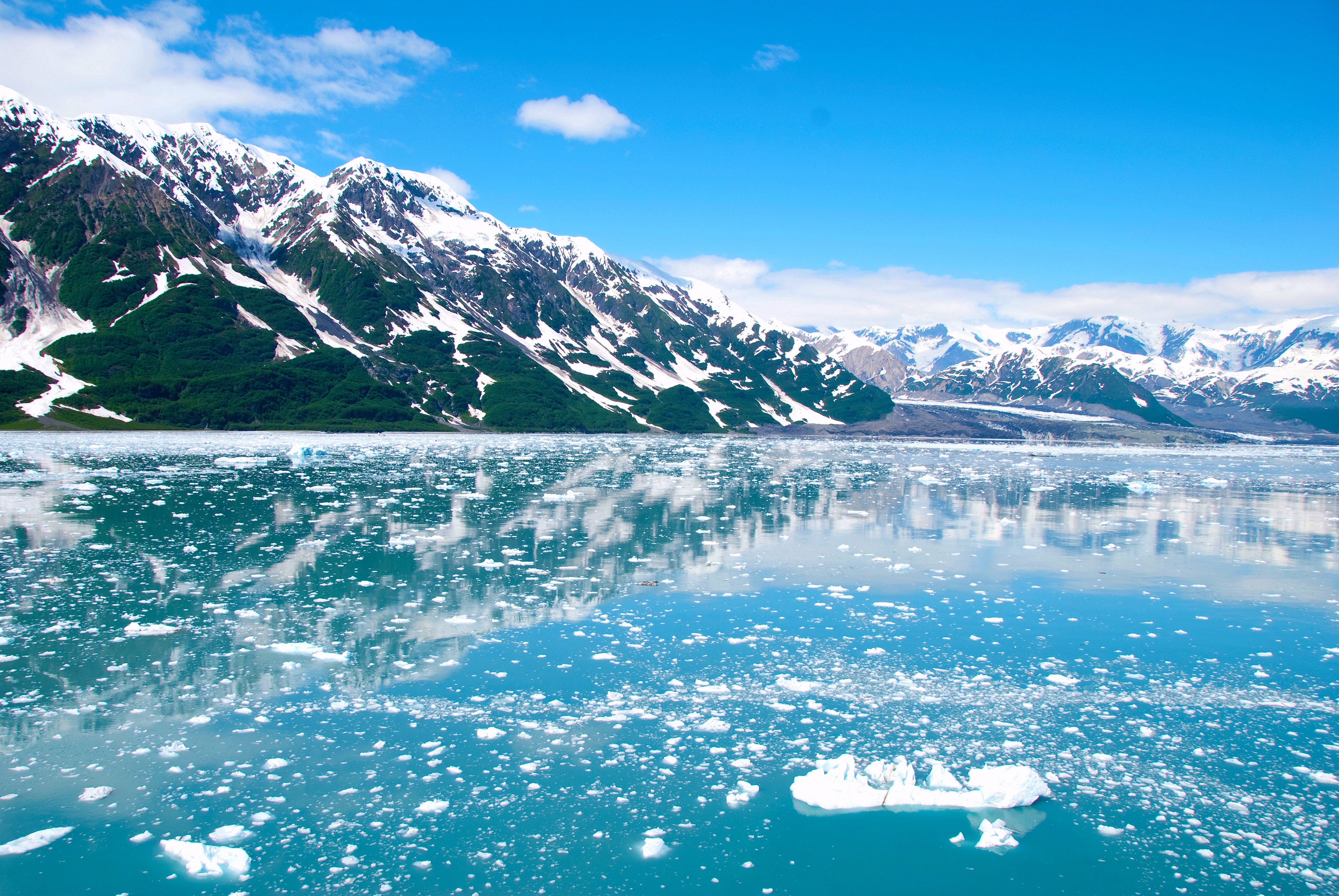 Бесплатное фото Озеро от тающего ледника