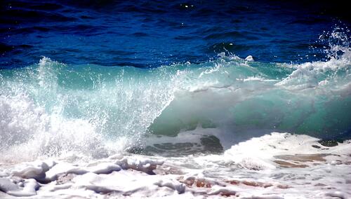 What a beautiful sea wave