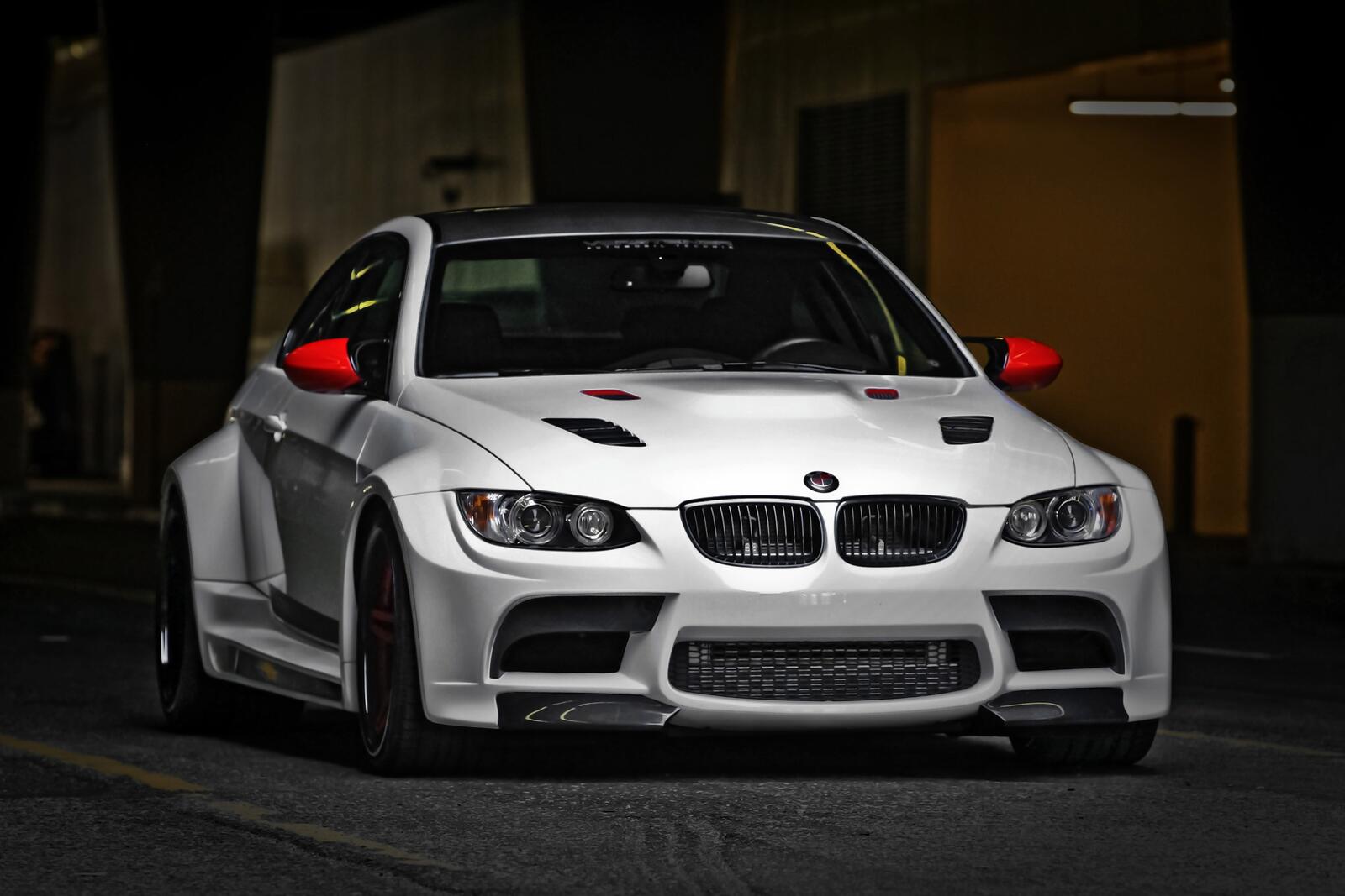 Бесплатное фото Белый BMW M3 GTRS3