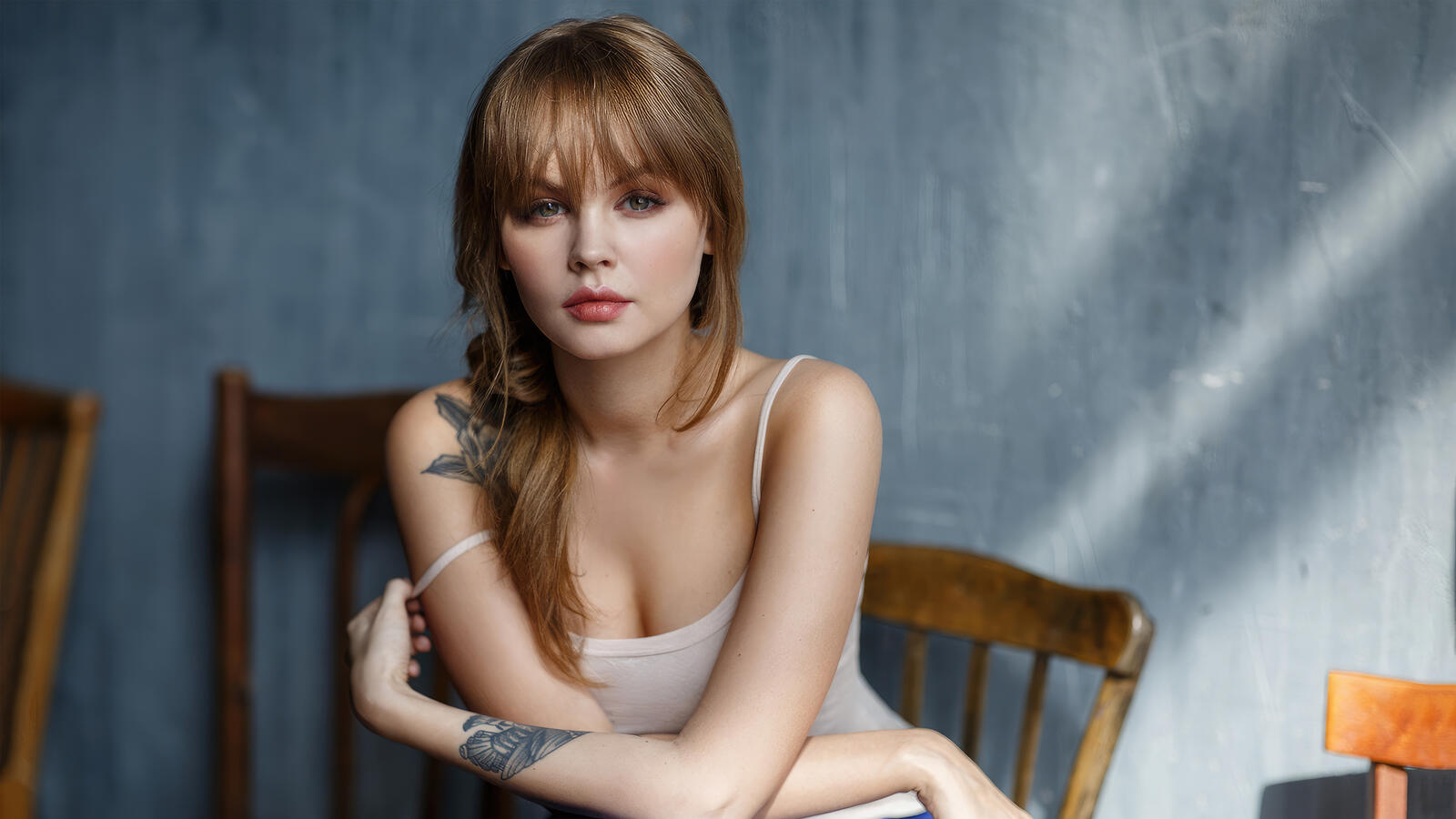 Free photo Young Anastasia Shcheglova with tattoos on her arms
