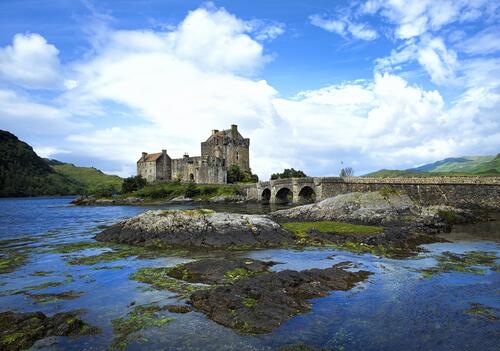 The ancient stone castle of Ailen-Donan in Scotland
