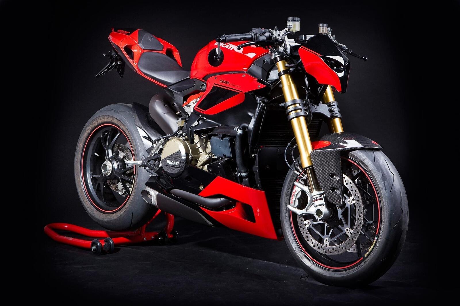 Free photo Red ducati 1199 panigale sfighter on black background