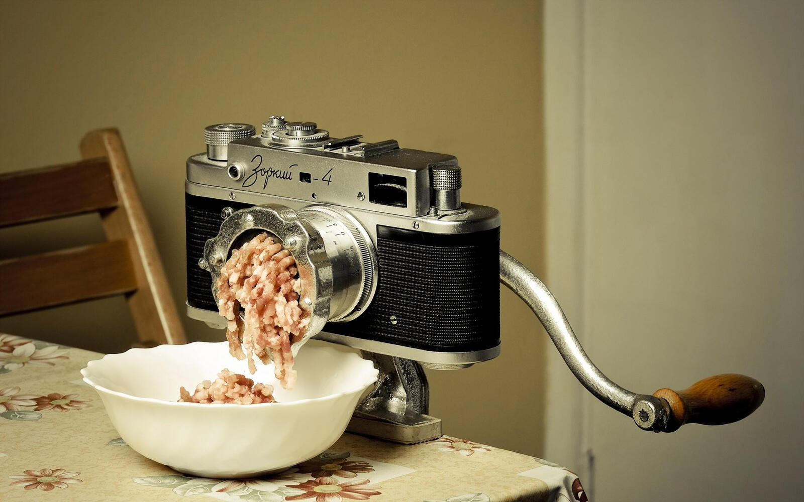 Wallpapers photo camera meat grinder table on the desktop