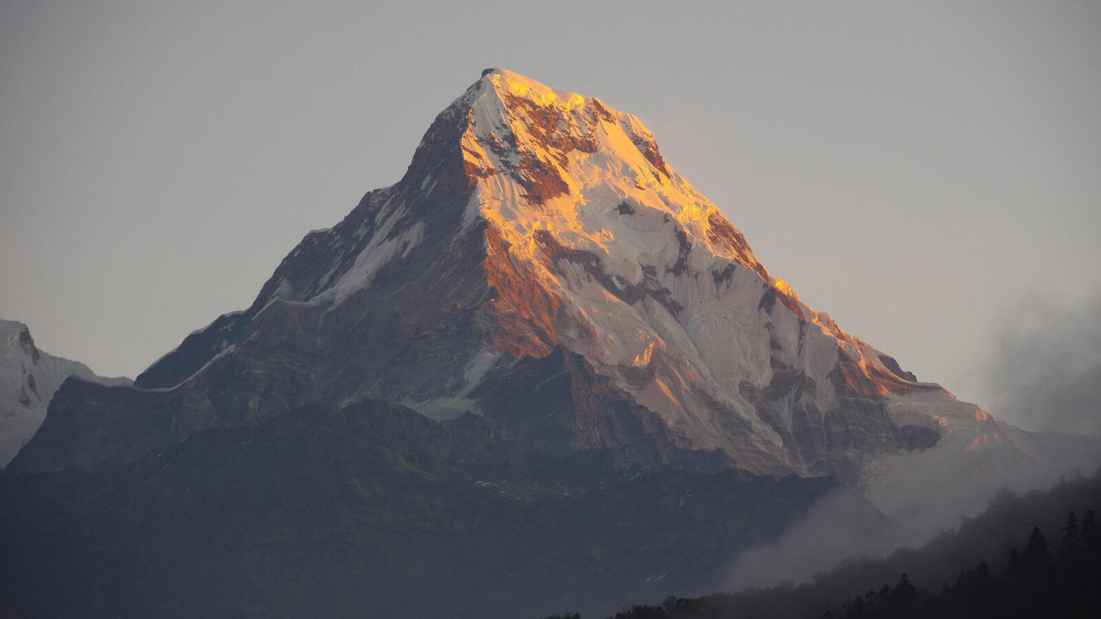 Бесплатное фото Вершина горы на закате