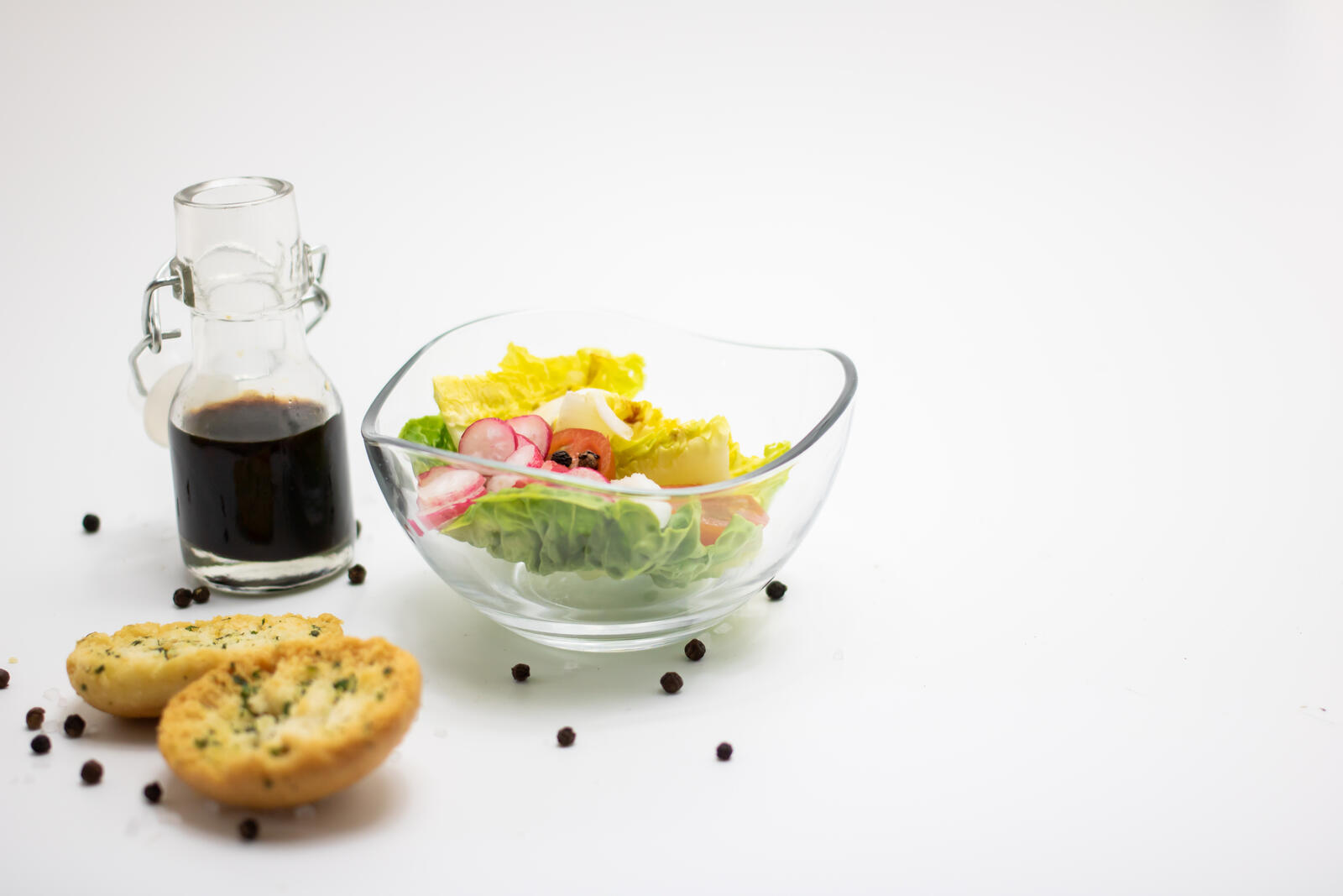 Free photo Morning salad with soy sauce.