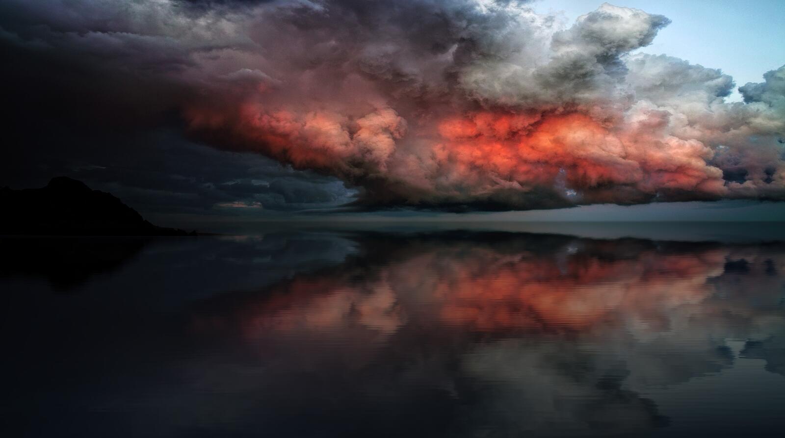 Бесплатное фото Черные тучи во время шторма