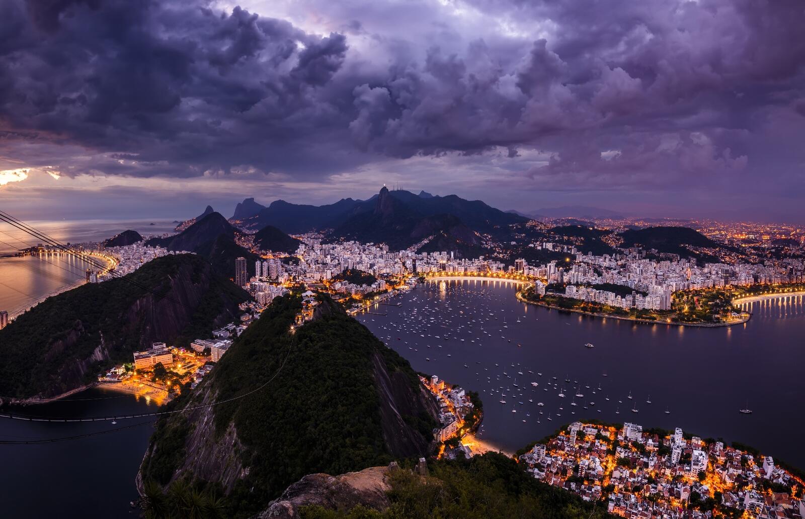免费照片从高空俯瞰里约热内卢夜景
