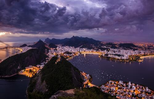 Вечерний Рио де Жанейро вид сверху