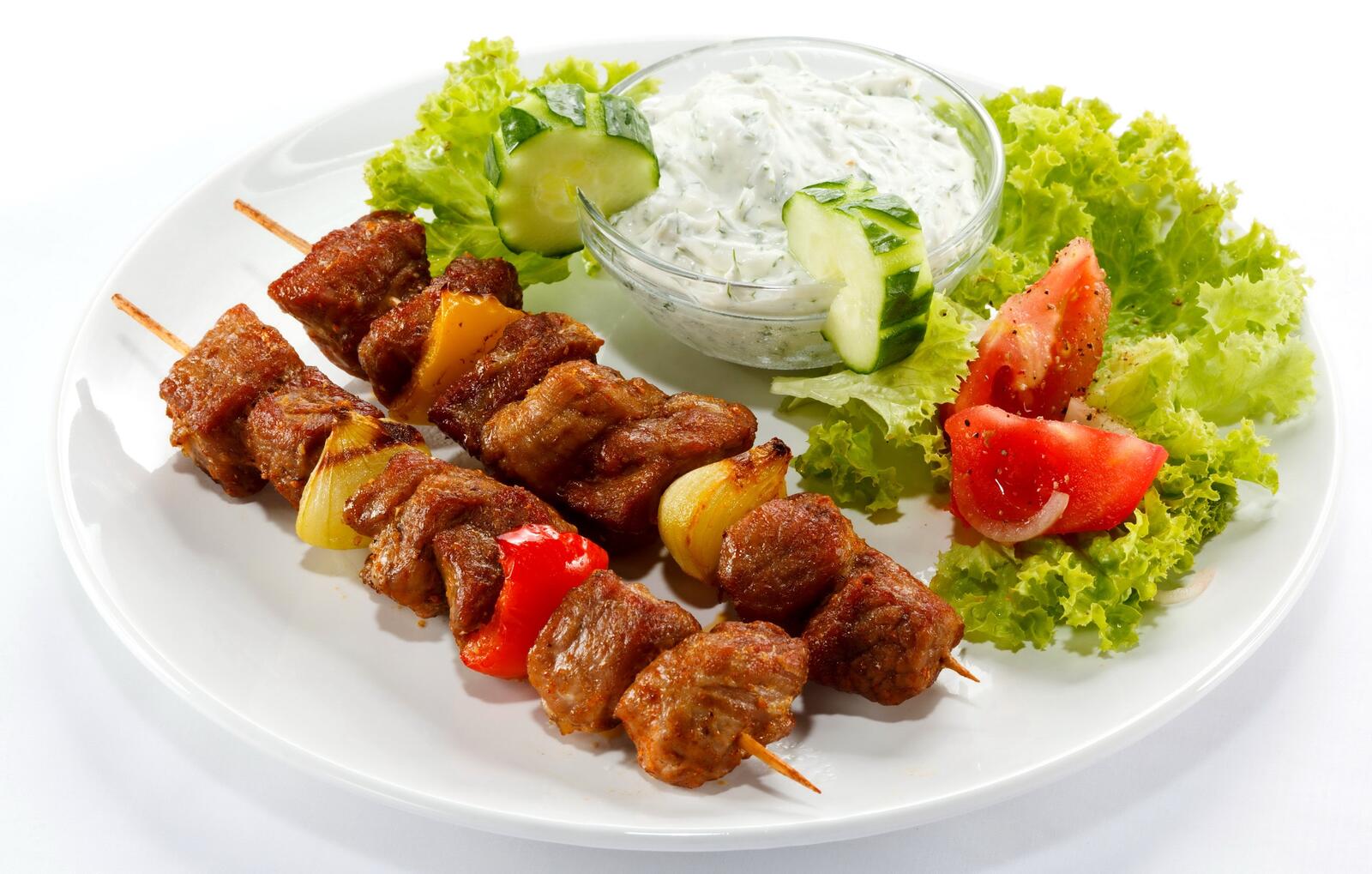 Free photo Skewer with shish kebab and vegetables