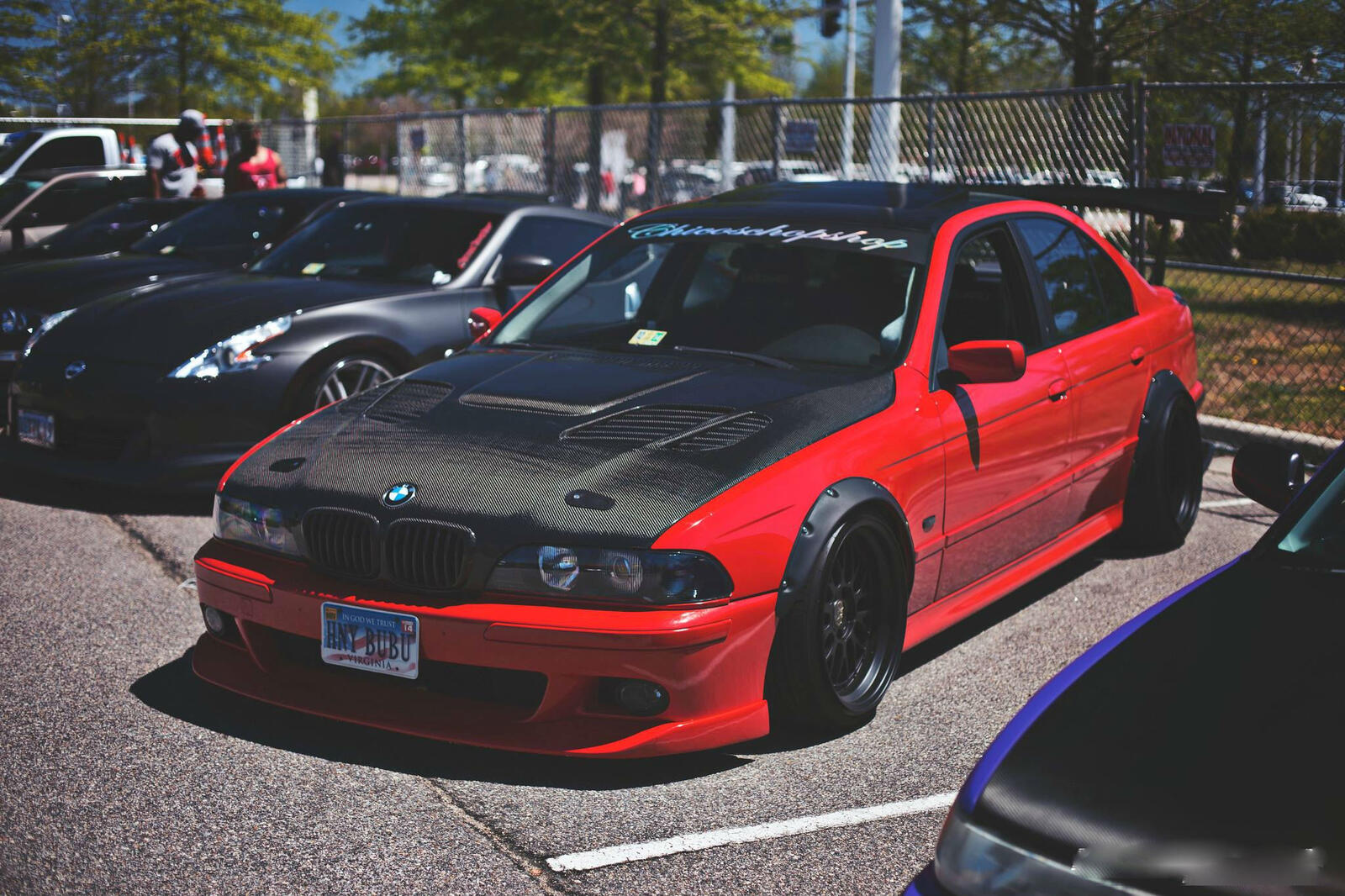 Free photo Red bmw 5 with black carbon fiber hood.