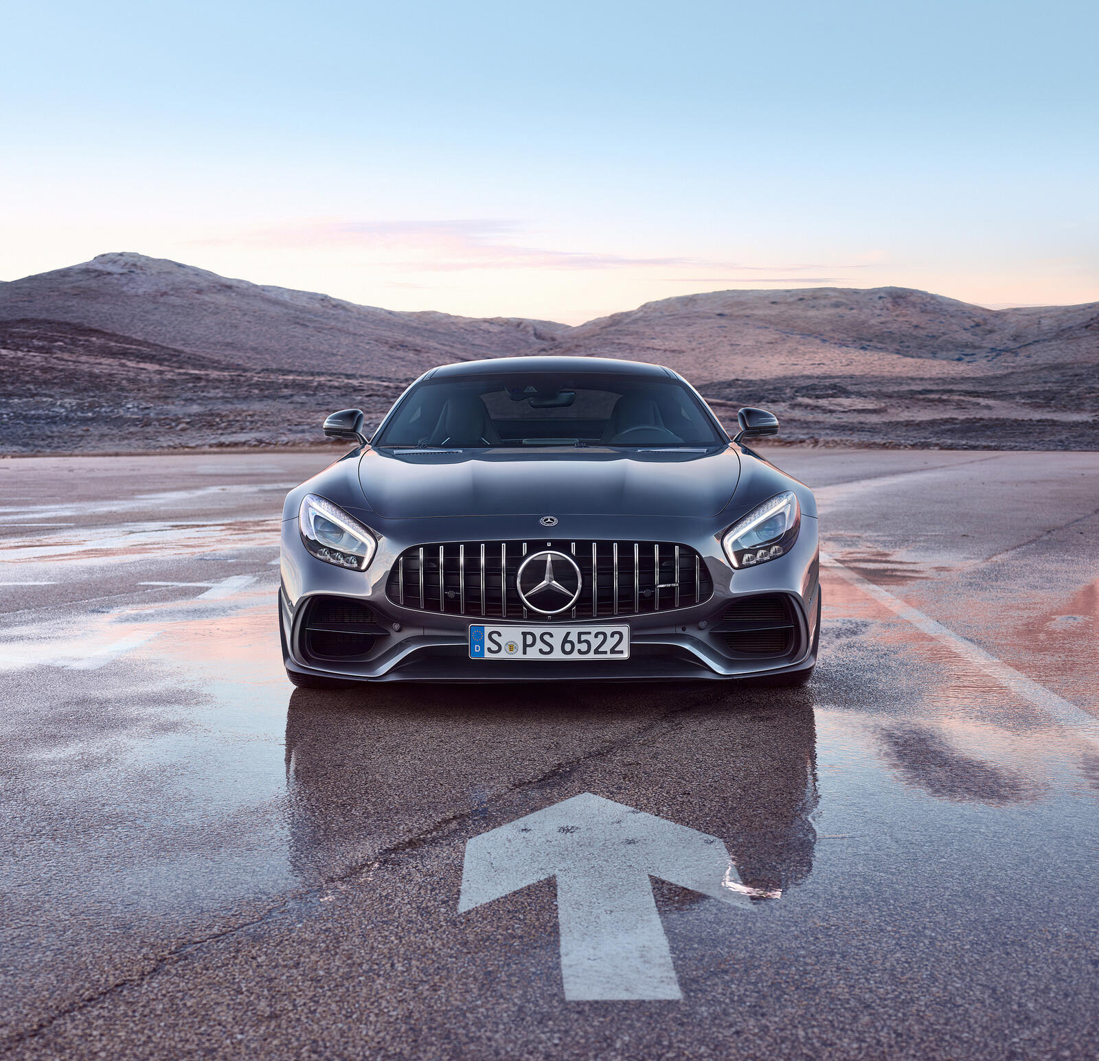 Free photo Mercedes AMG GTR in gray