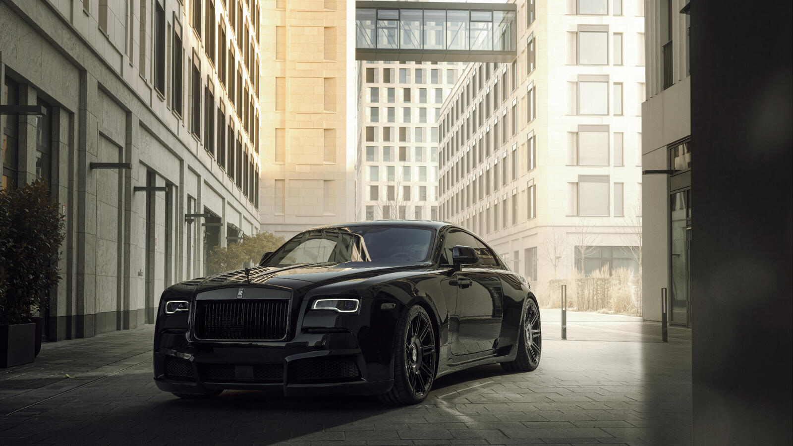 Бесплатное фото Rolls Royce Wraith в черном стиле