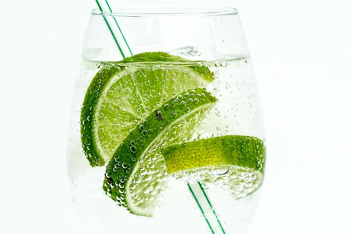 Cold drink with lime slices and straws
