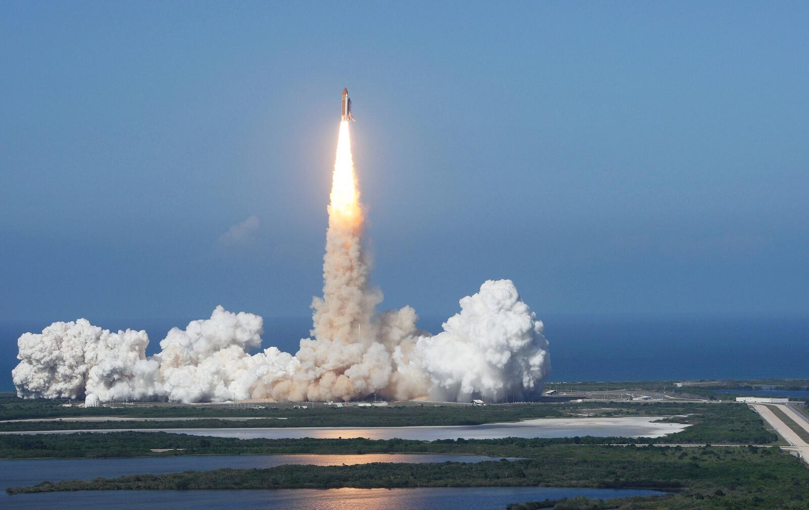 Бесплатное фото Пуск ракеты с космодрома