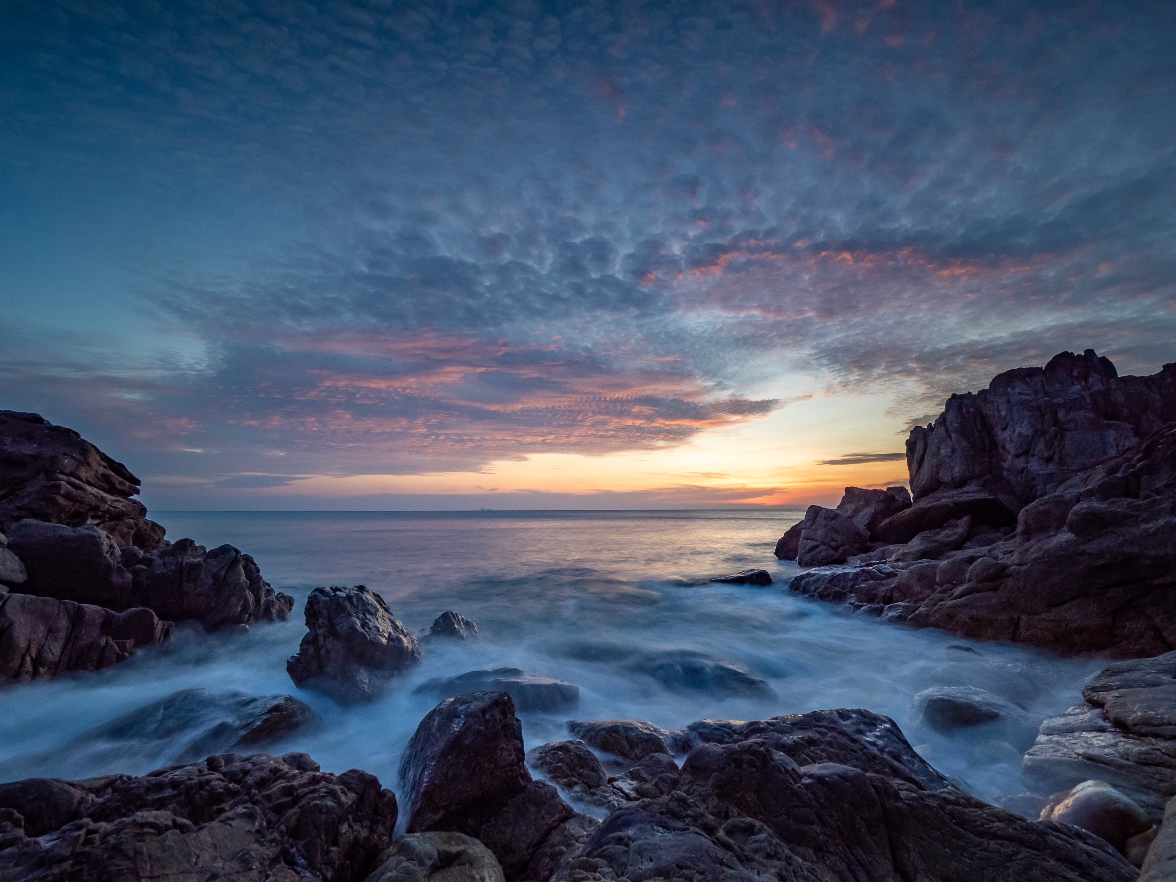 免费照片泰国傍晚的岩石海岸
