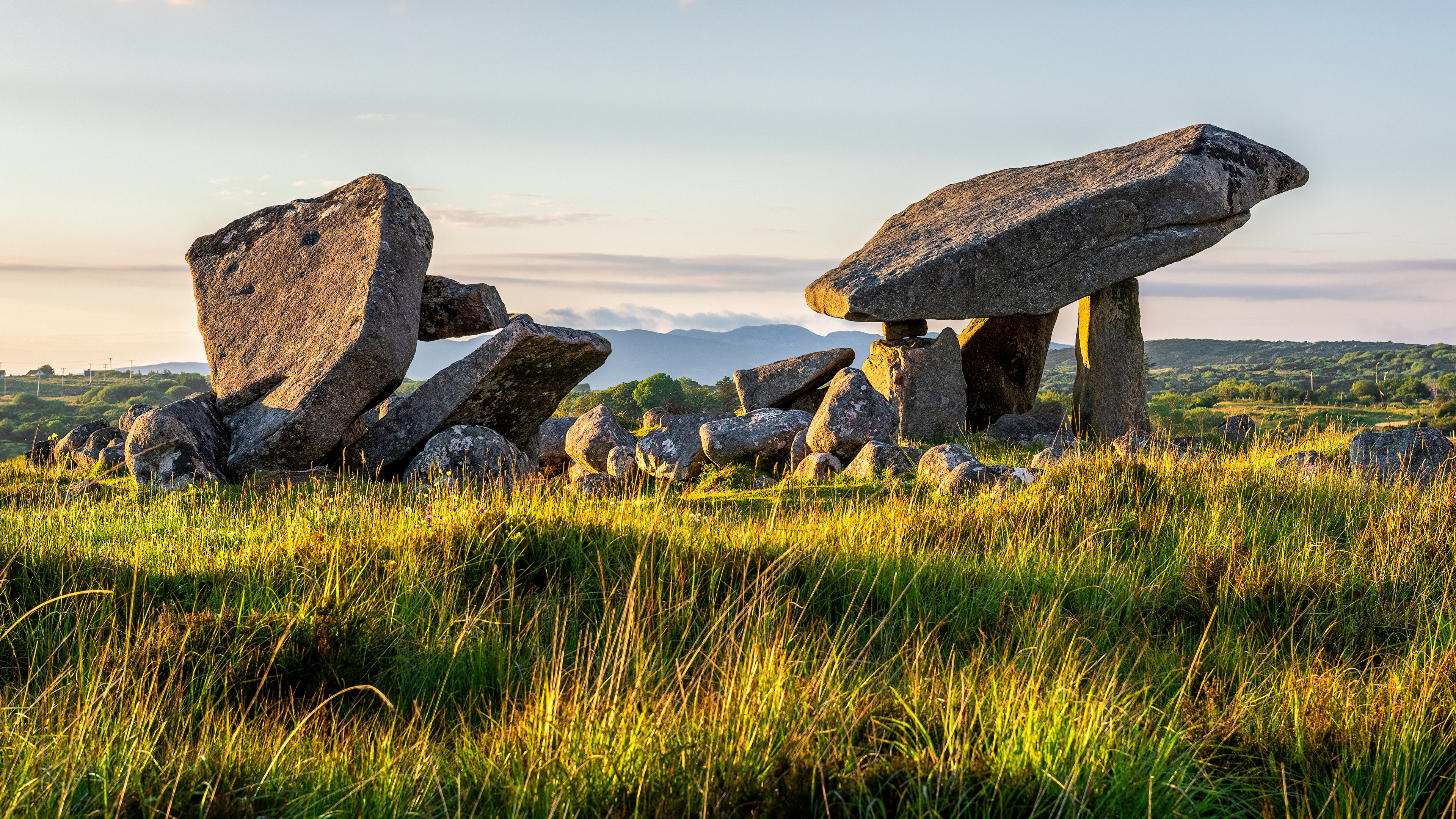 Фото ирландия, камень, поле, трава, природа, небо, горное образование - бесплатные картинки на Fonwall