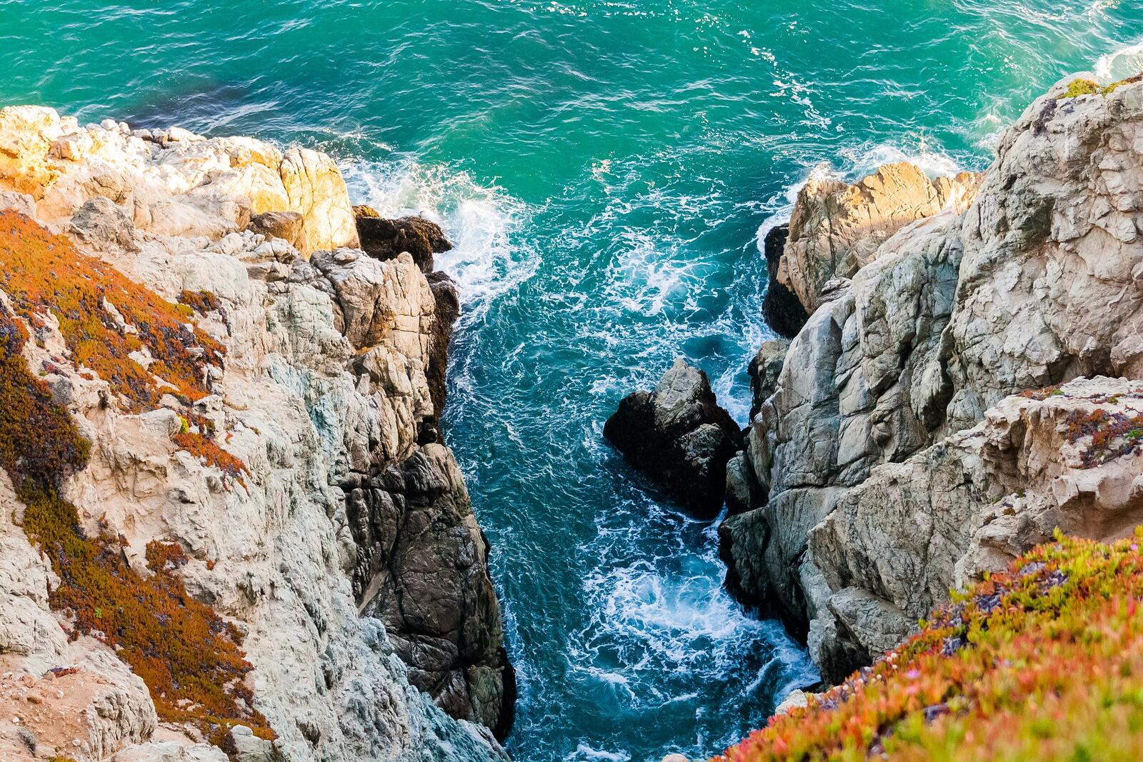 Бесплатное фото Обрыв на побережье моря