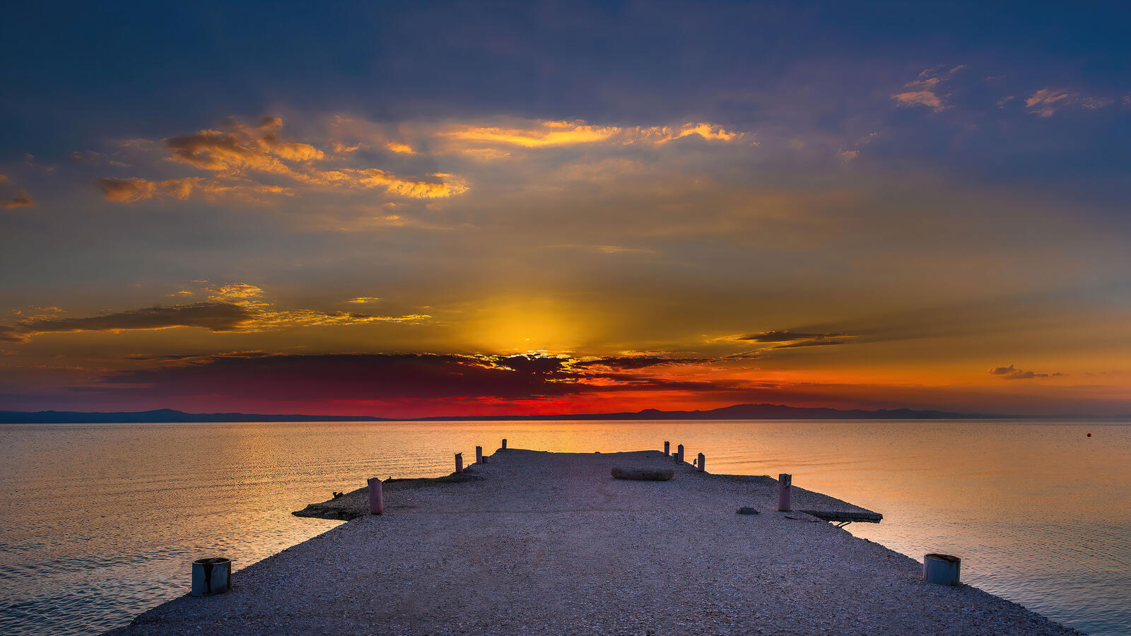 Free photo Sea pier at sunset