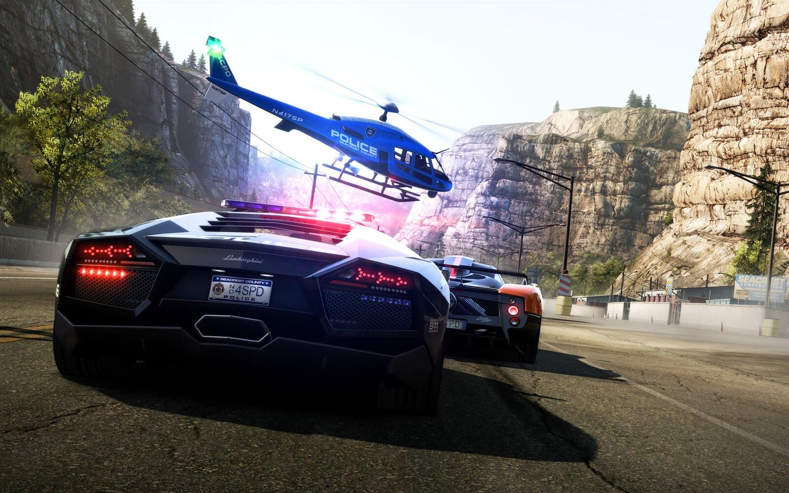 Free photo Wallpaper with the chase from the game need for speed hot pursuit
