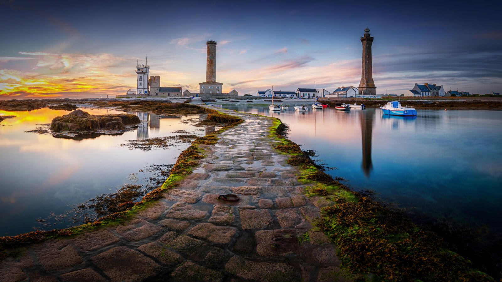 Free photo The stone path to the lighthouse in France