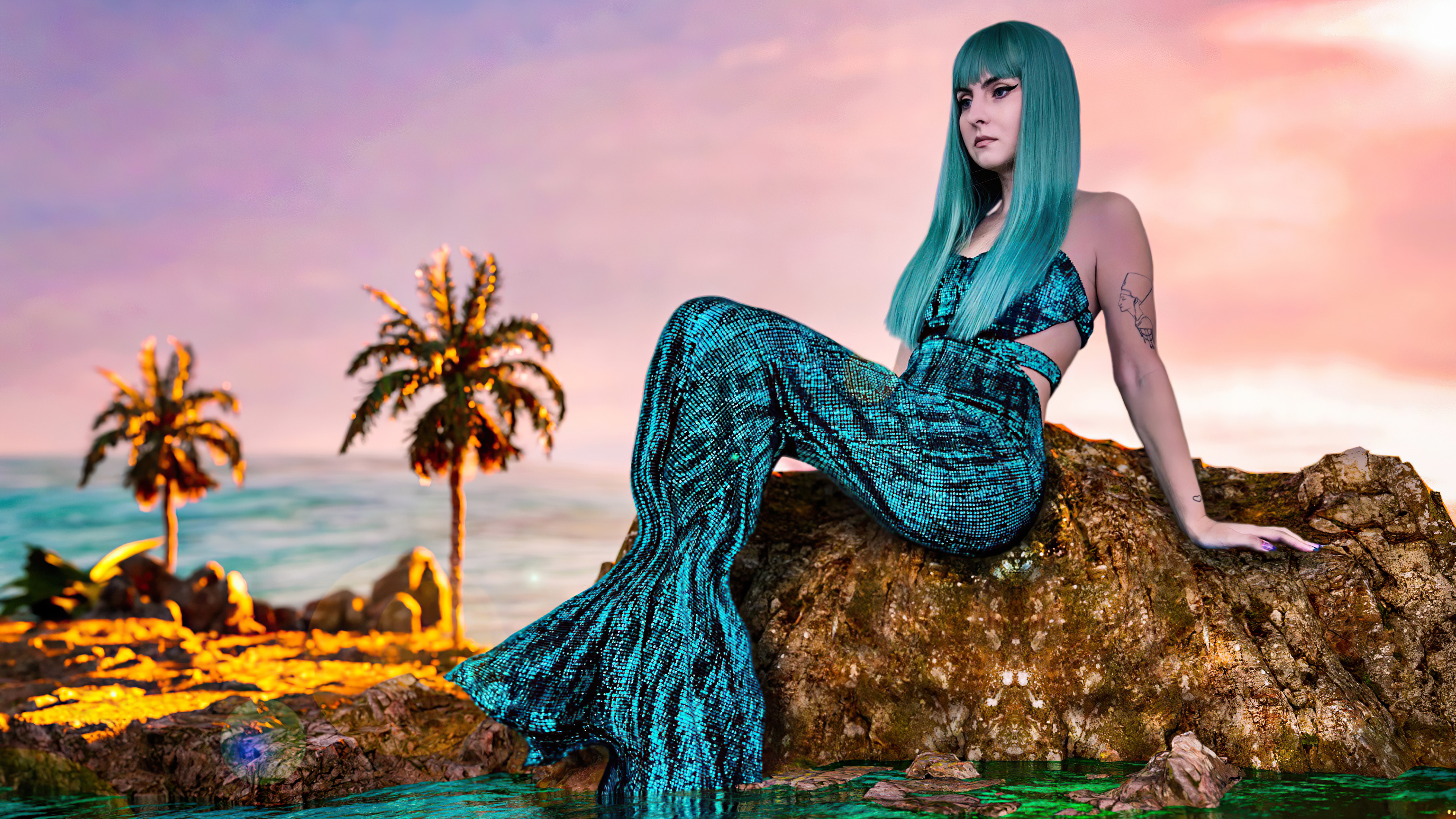 Девушка русалка с голубыми волосами сидит на камне