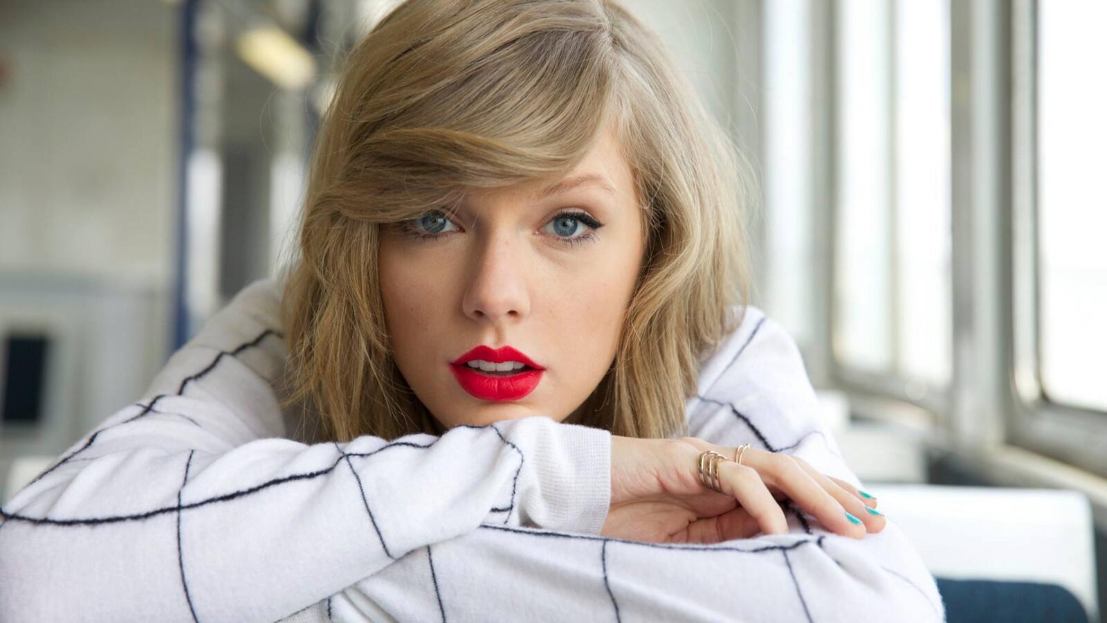 Wallpapers Taylor Swift red lipstick on the desktop