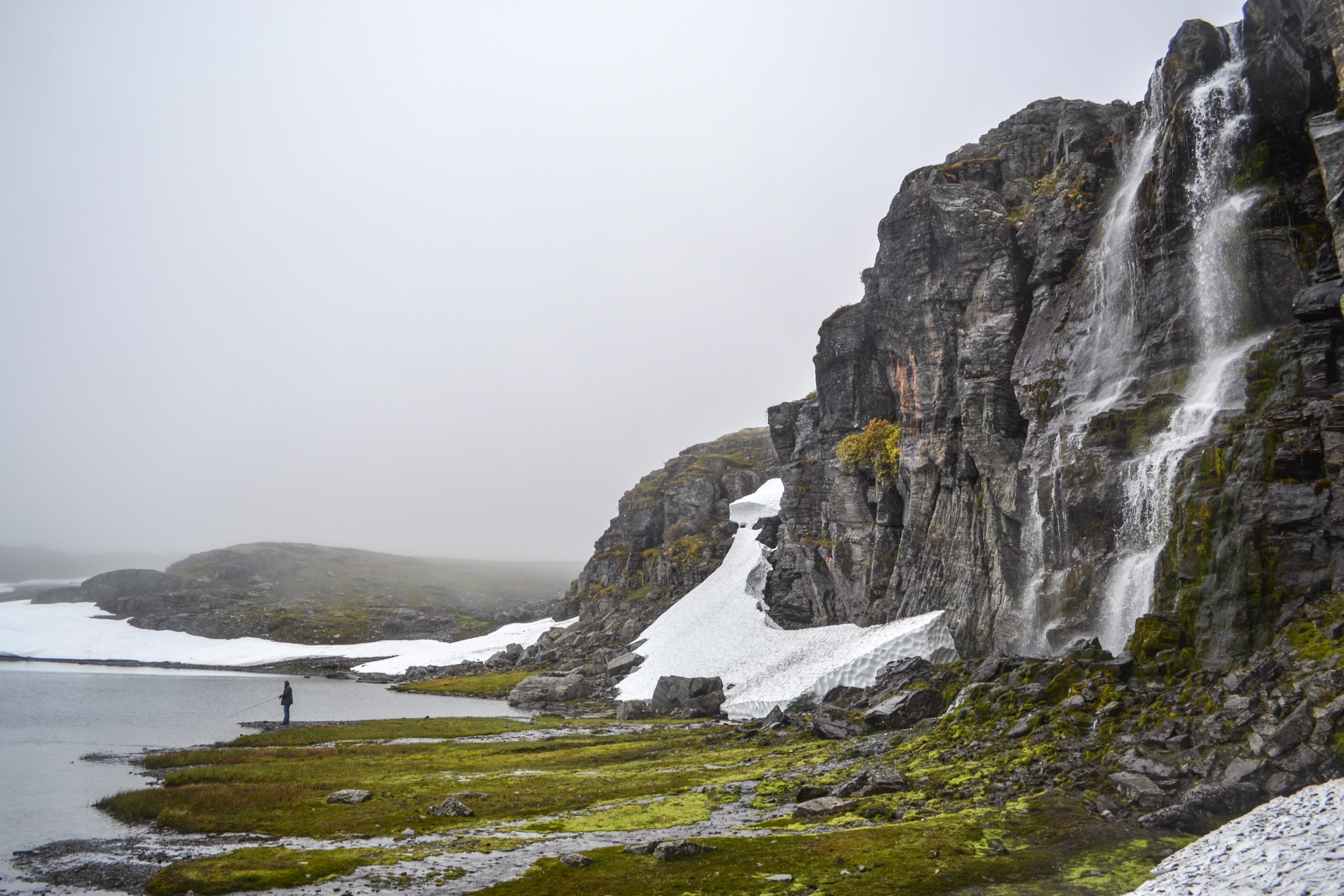 Бесплатное фото Водопад со скалы
