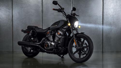 Черный Harley Davidson Nightstar 2022 года