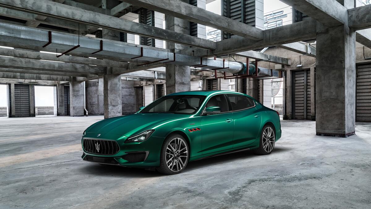Ярко-зелений Maserati Quattroporte