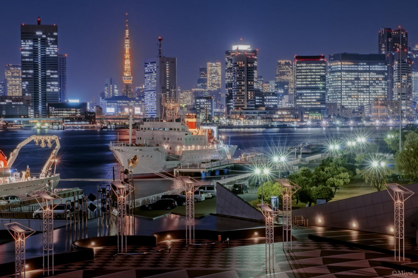 Ночной причал в Японии