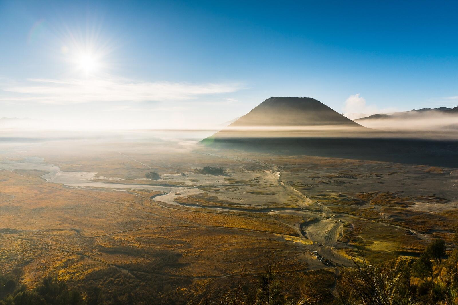Бесплатное фото Большой вулкан на панорамном фото