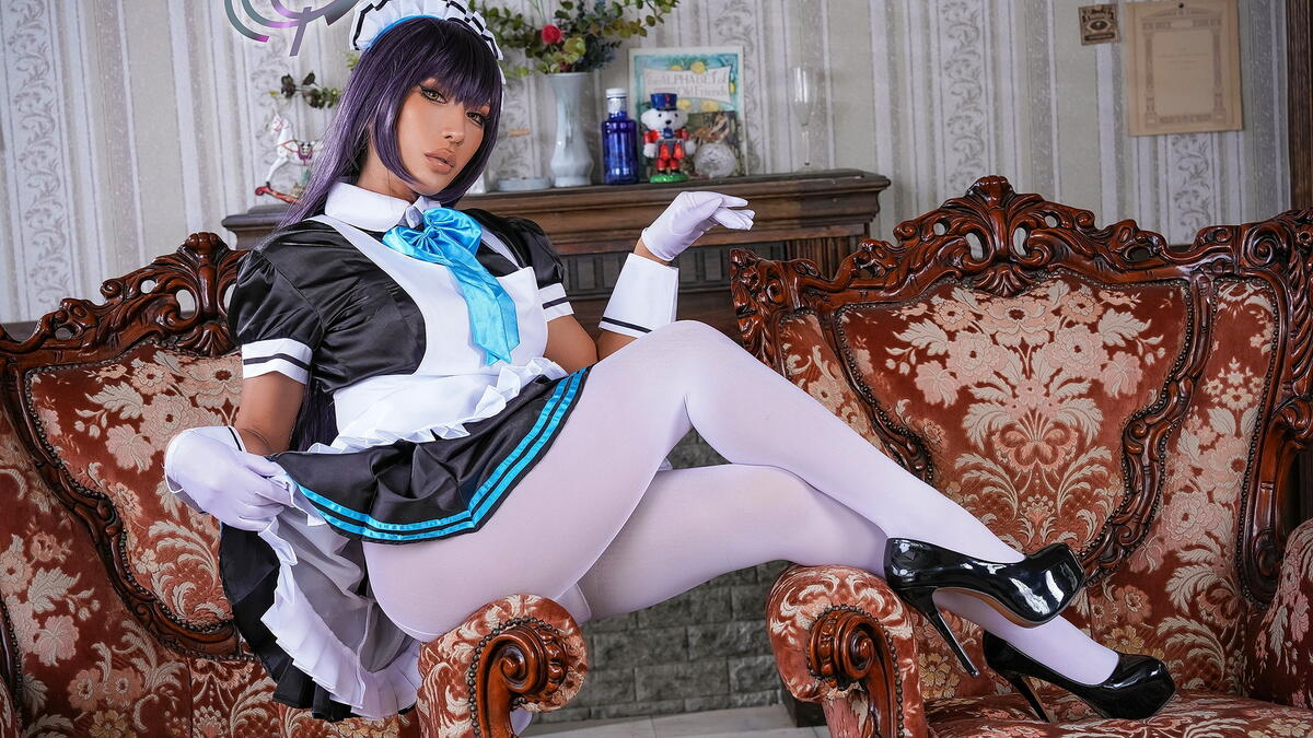 Model Nonsummerjack cosplay maid.