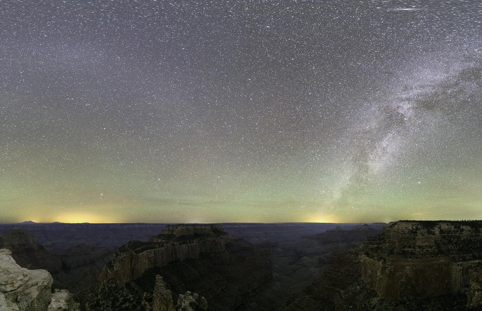 Free photo The Milky Way over the Grand Canyon