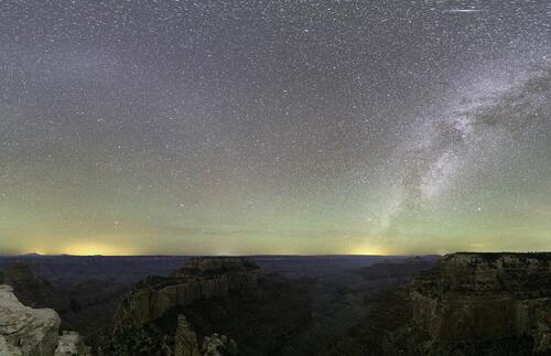 大峡谷上空的银河