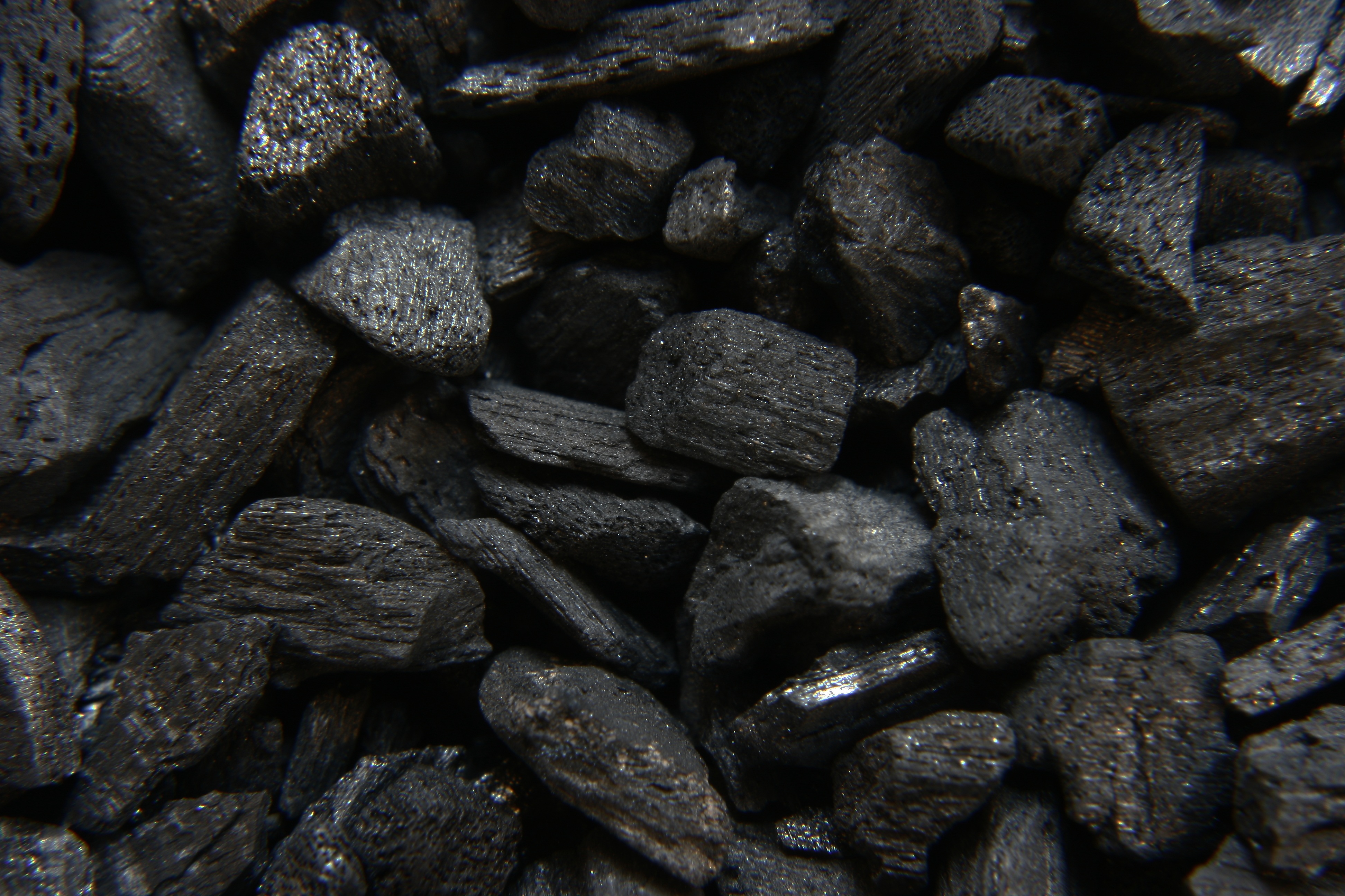 炭石