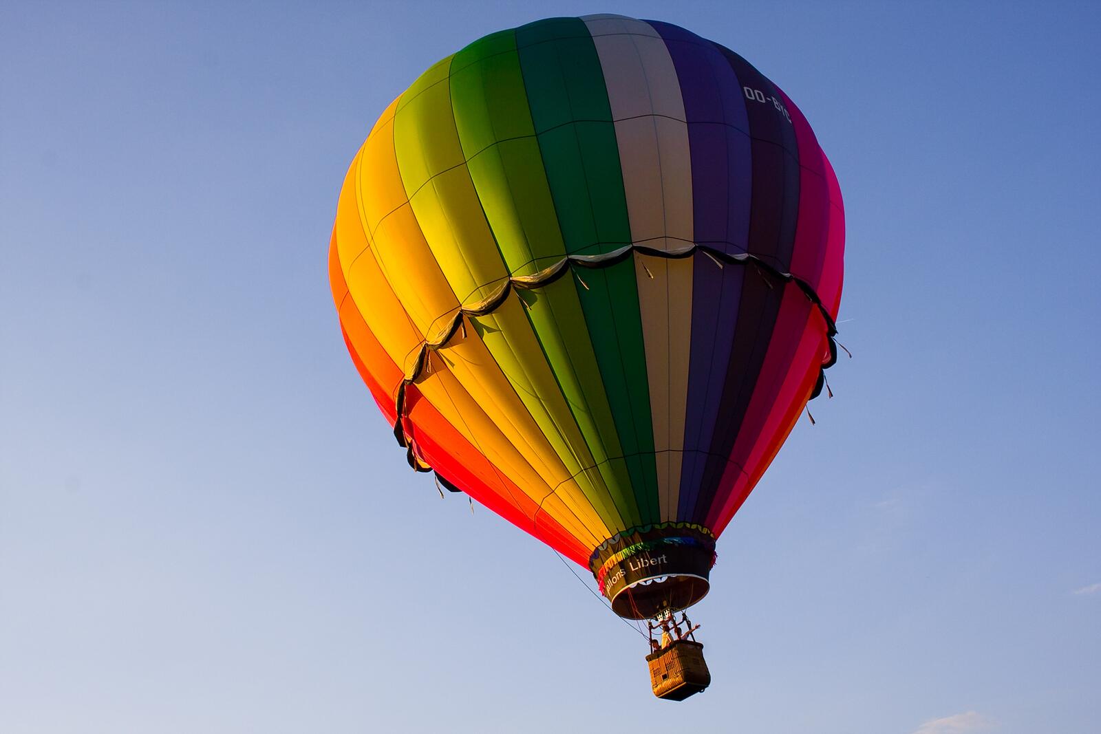 Бесплатное фото Радужный воздушный шар