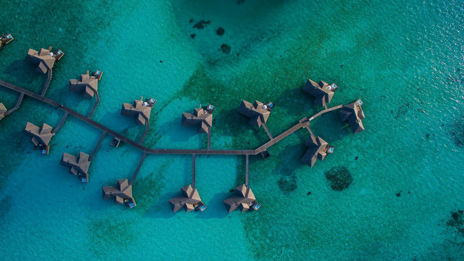 Бесплатное фото Домики на воде у побережья Мальдив