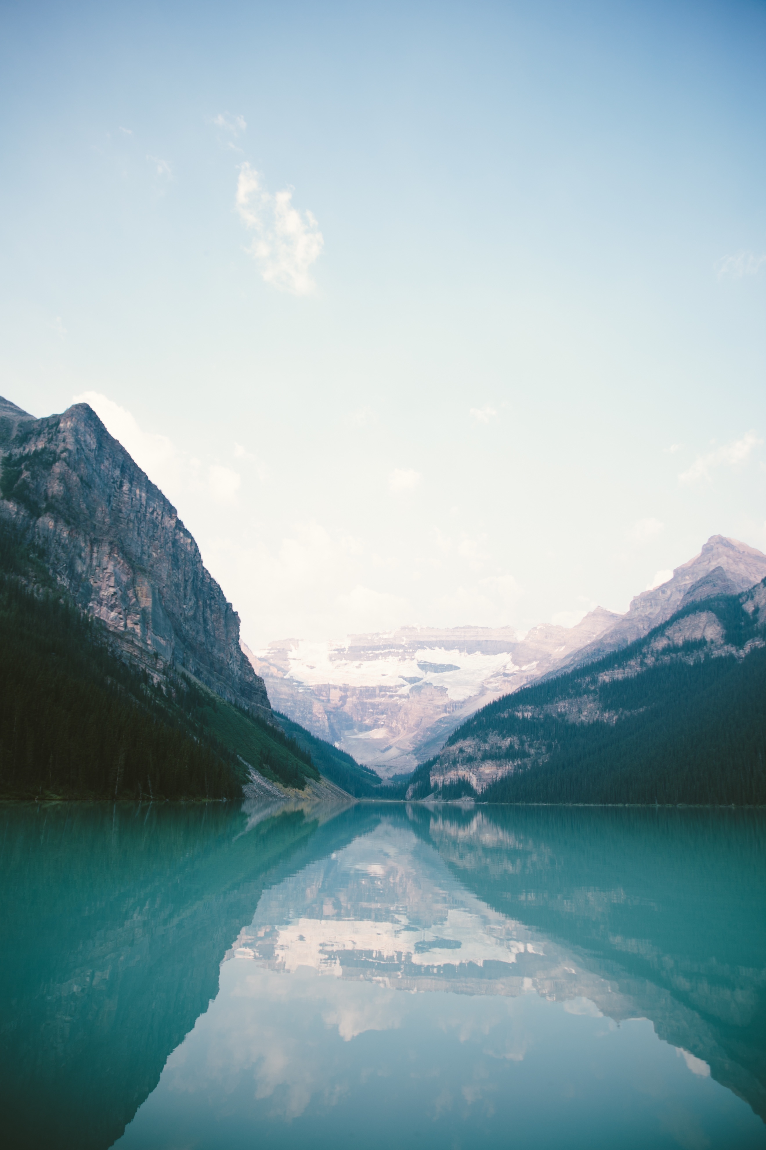 Бесплатное фото Ледниковая форма рельефа на озере