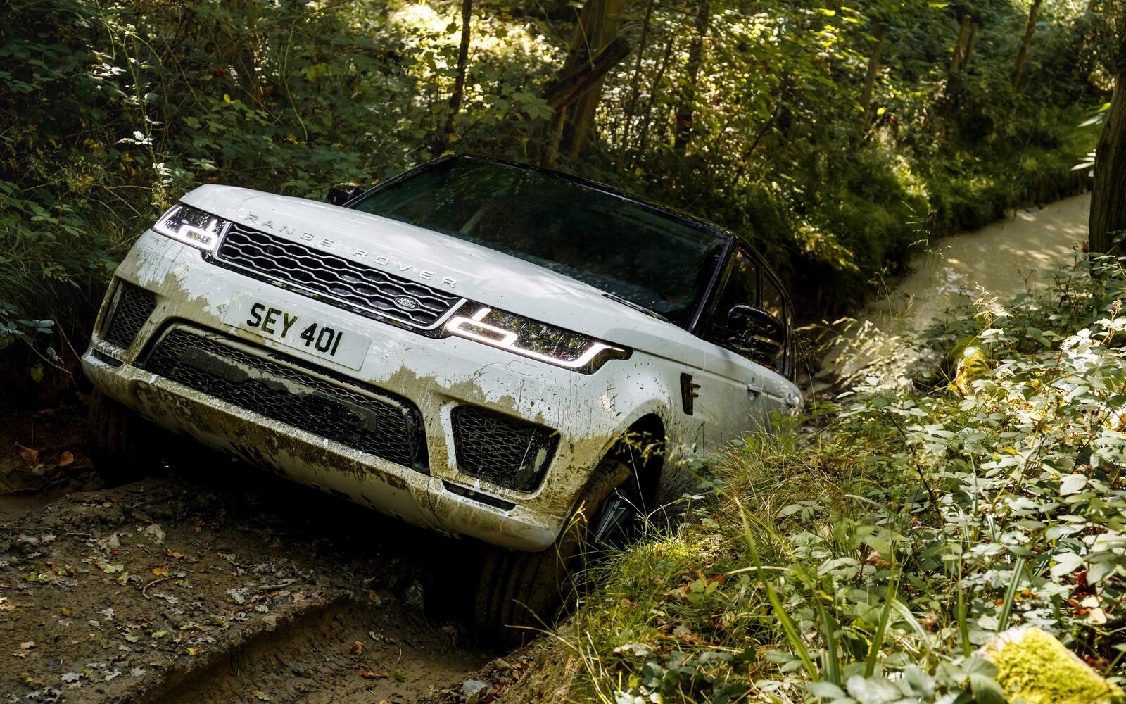 Free photo Range rover sport on off-road