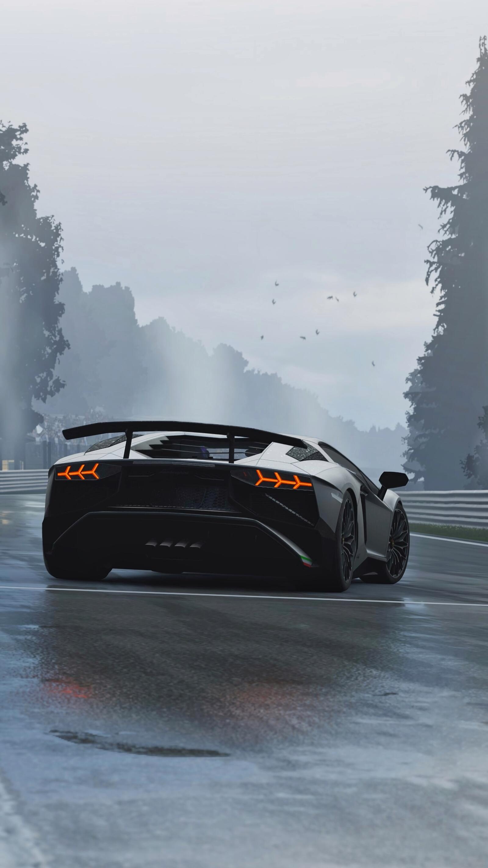 Бесплатное фото Lamborghini Murcielago вид сзади в дождливую погоду