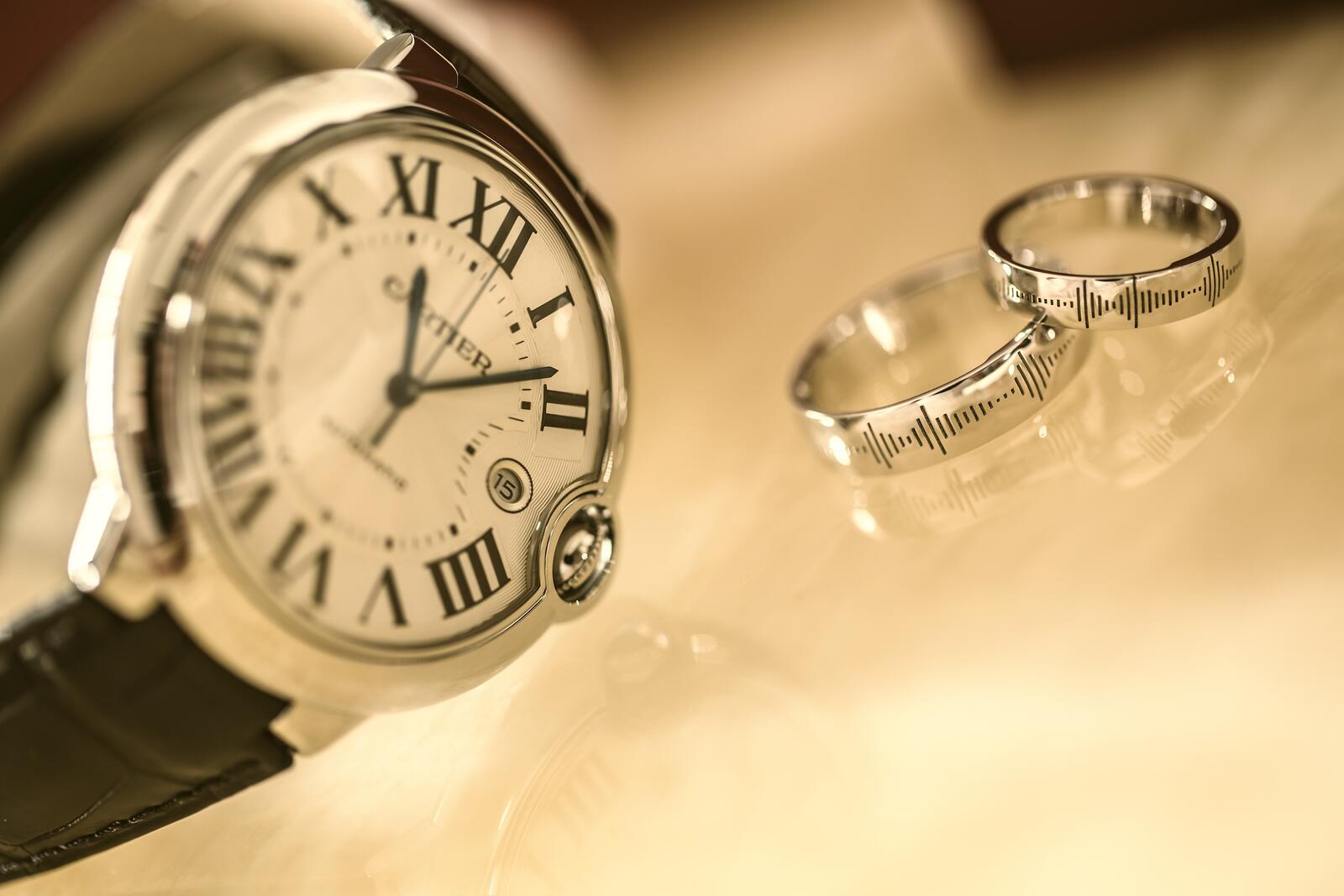 Обои кольцо часы отражение на рабочий стол