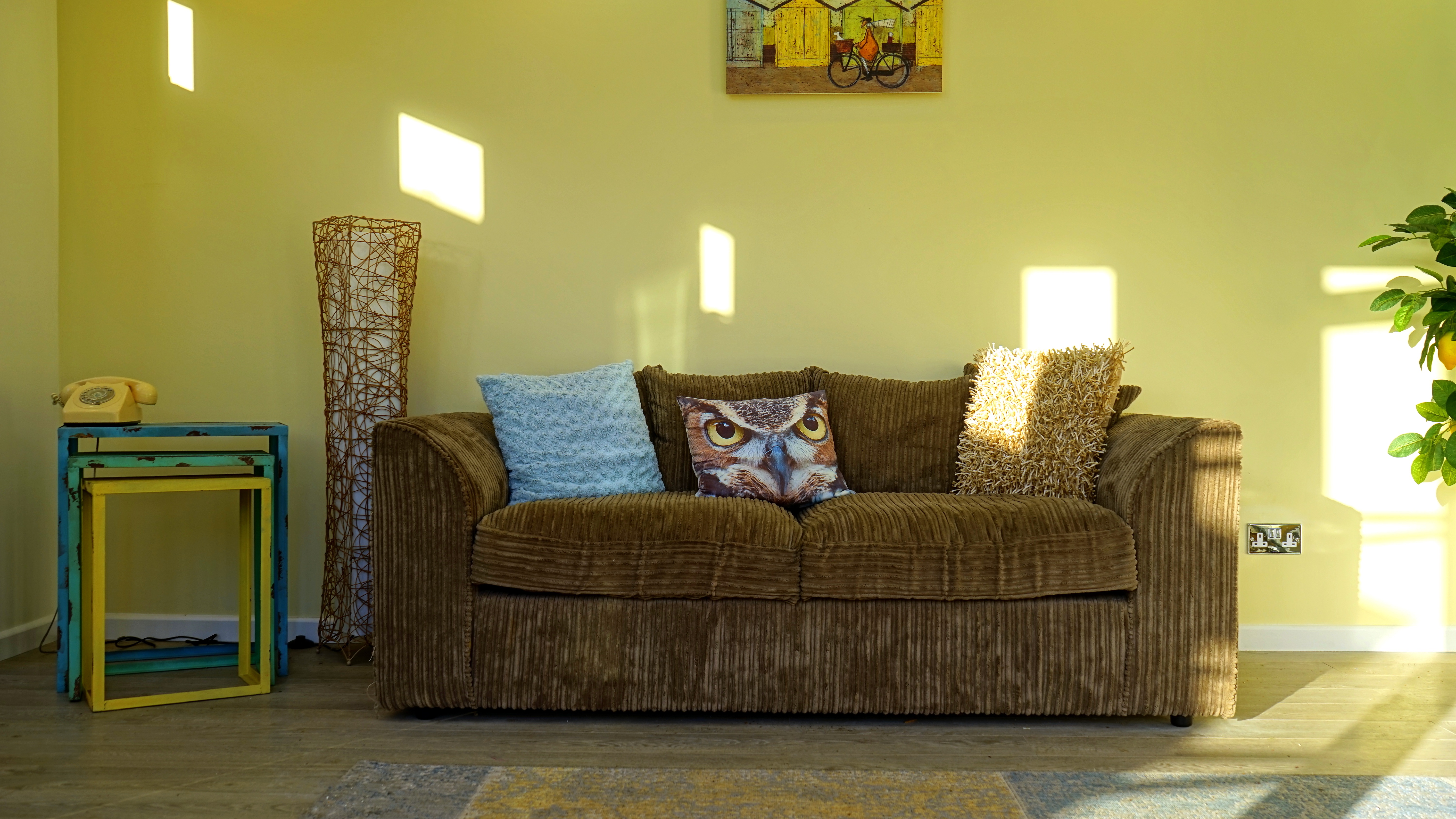 Фото бесплатно диван, подушки, интерьер