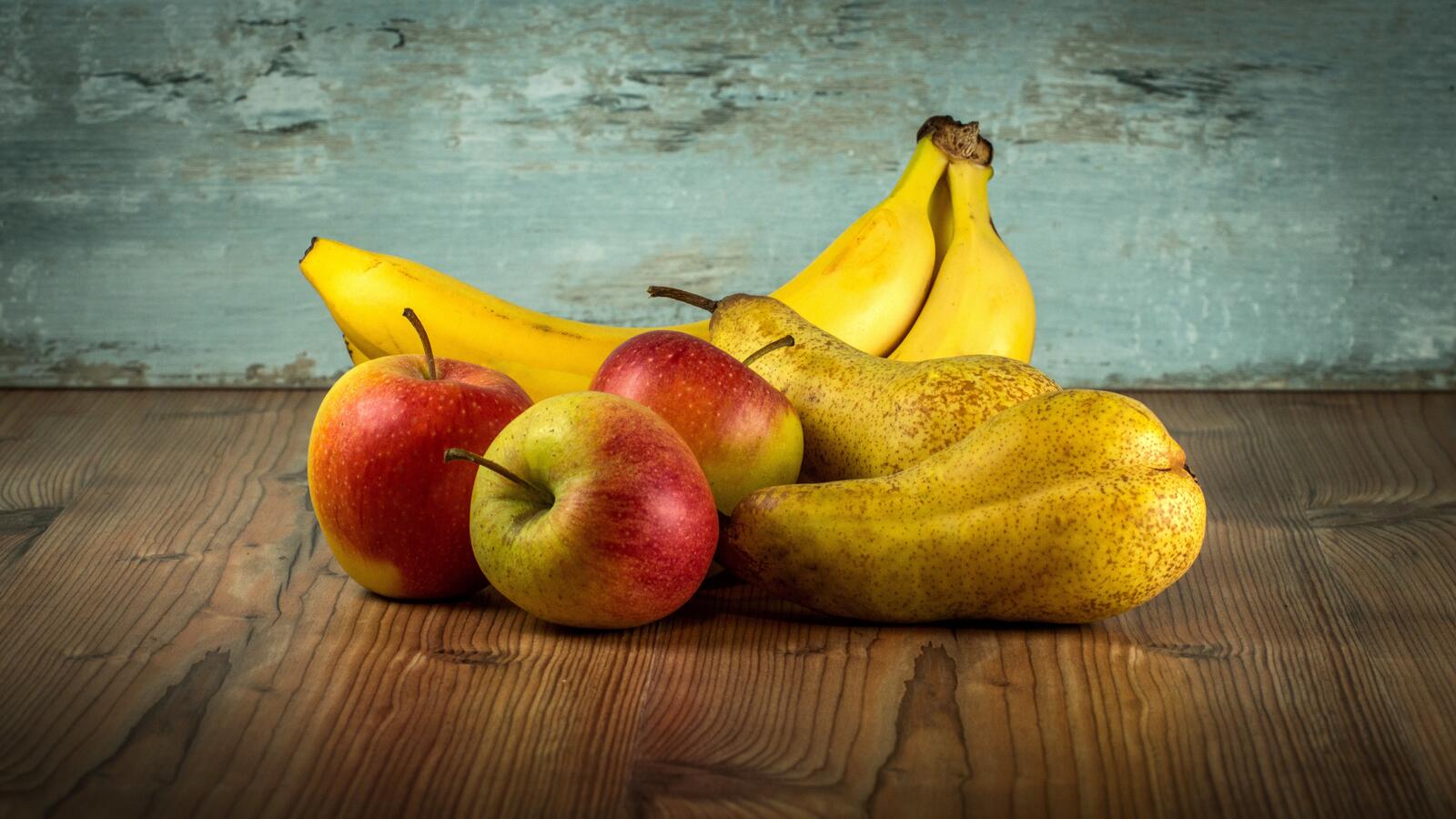 Бесплатное фото Свежие фрукты на столе