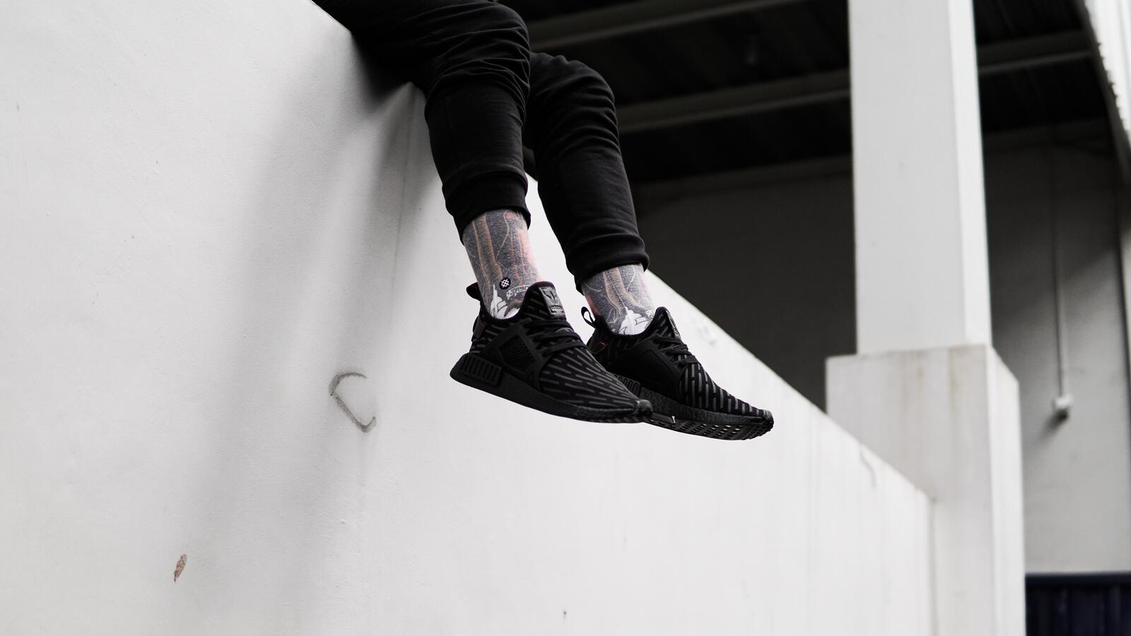 Бесплатное фото Черные мужские кроссовки