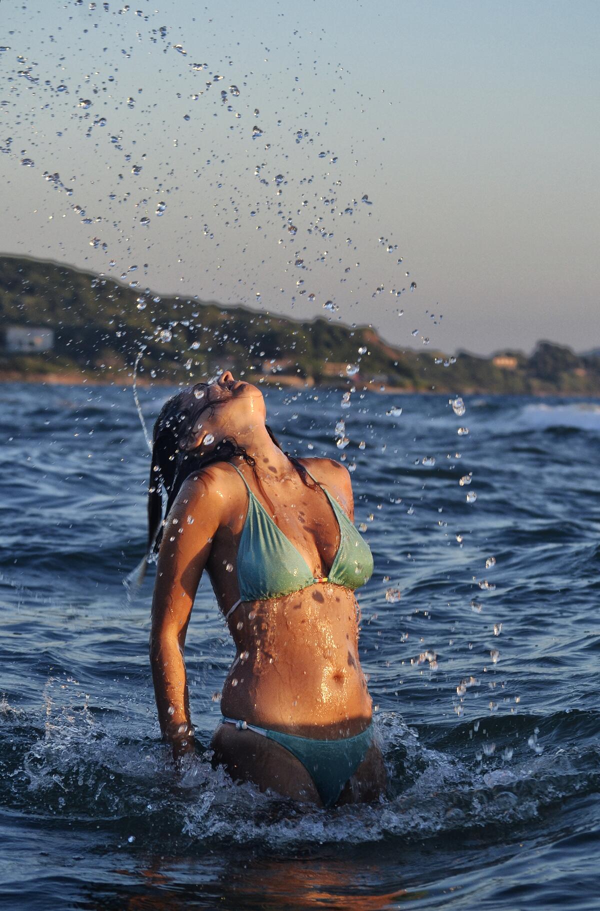 A girl with a beautiful body goes into the water