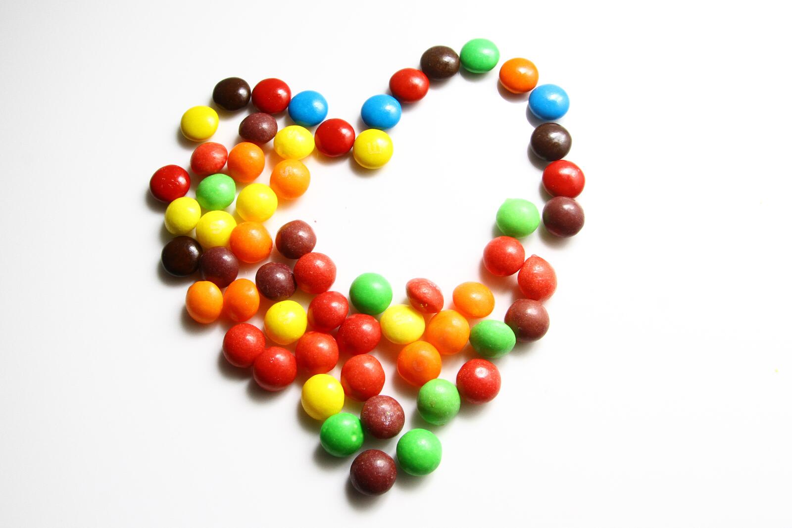 Бесплатное фото Орехи в цветном шоколаде