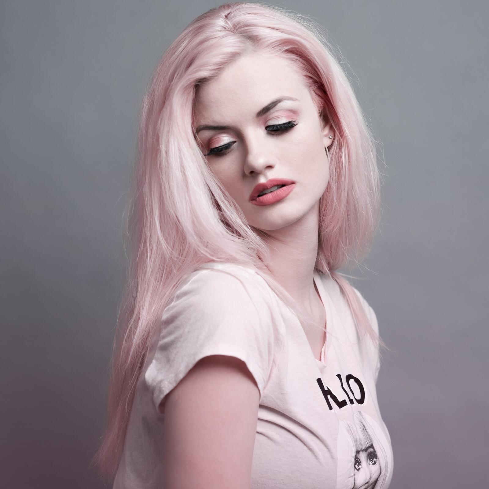 Обои розовые волосы красивая обои белая кожа на рабочий стол