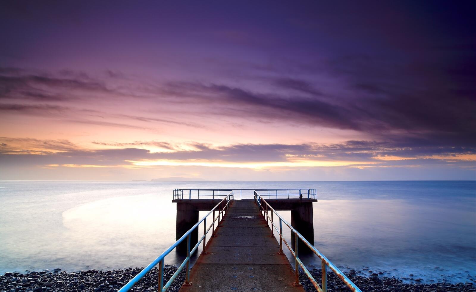 Бесплатное фото Пирс с видом на закат