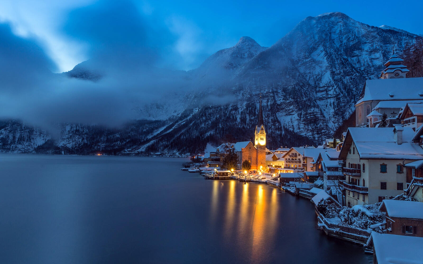 Бесплатное фото Поселок Гальштат на берегу озера в Австрии