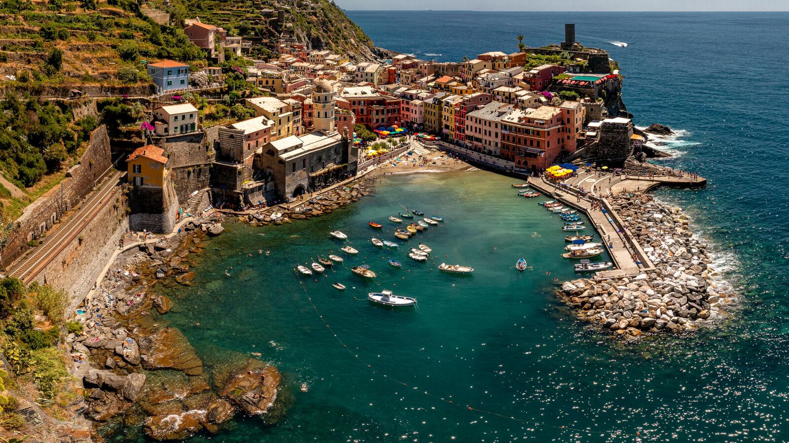 Бесплатное фото Красивый морской залив в Италии в городе Вернацца